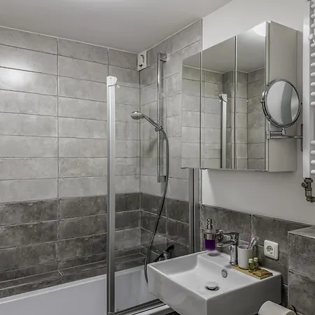 Objekt-nr 240 - Hafen - Kurgartenstrasse * Lübeck